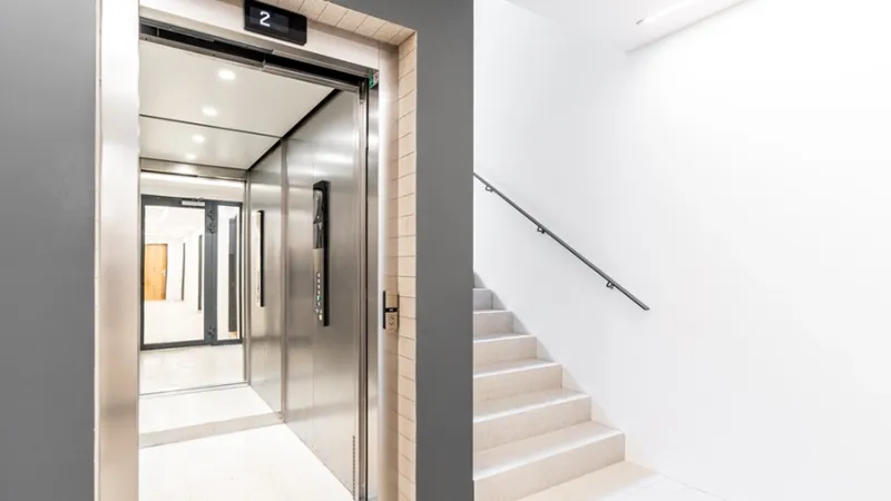 Design, Funcionalidade e Acessibilidade: Por Que Optar por Elevadores Personalizados?