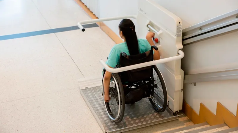 Plataforma Elevatórias: Tudo o Que Você Precisa Saber Sobre Acessibilidade Vertical