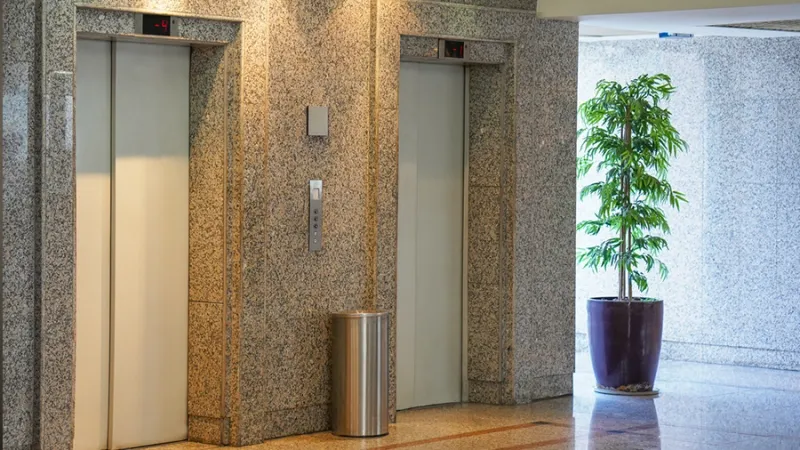 Quando Substituir ou Modernizar o Elevador? Entenda os Sinais