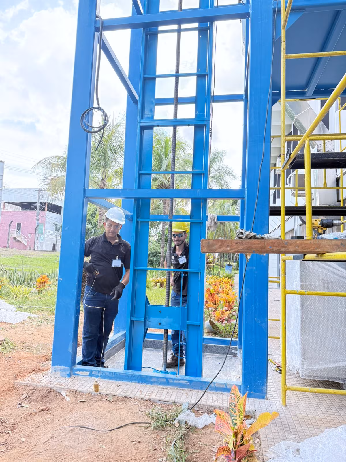 Elevadores Industriais